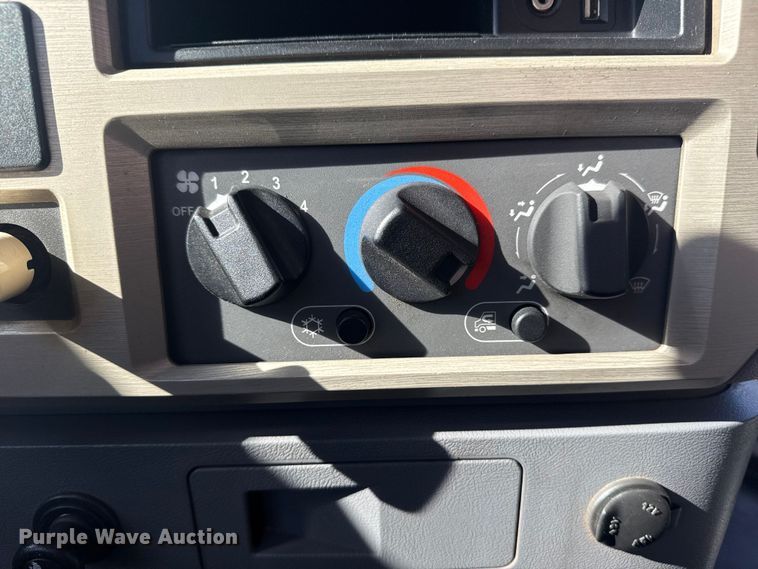 image for item EG1988 2011 Mack CHU613 vacuum truck