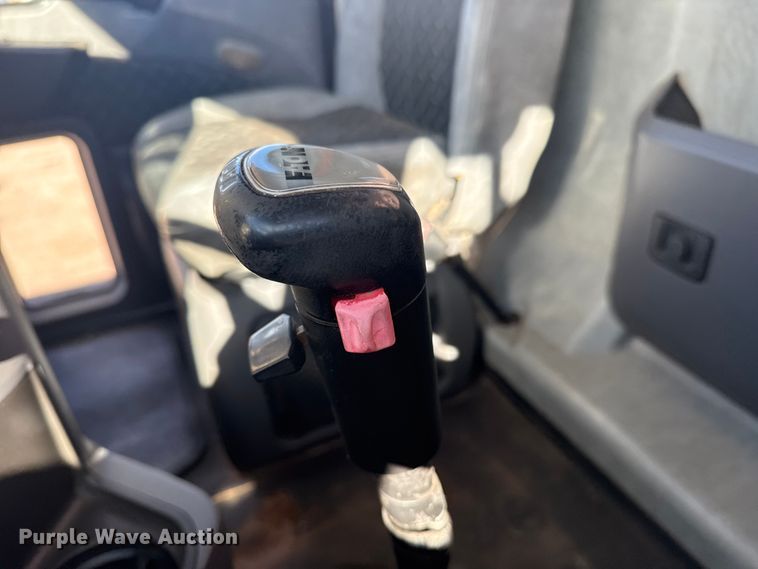 image for item EG1988 2011 Mack CHU613 vacuum truck