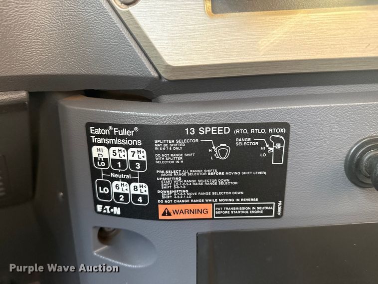 image for item EG1988 2011 Mack CHU613 vacuum truck