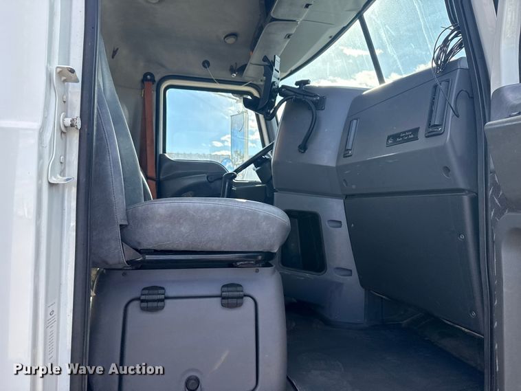 image for item EG1988 2011 Mack CHU613 vacuum truck