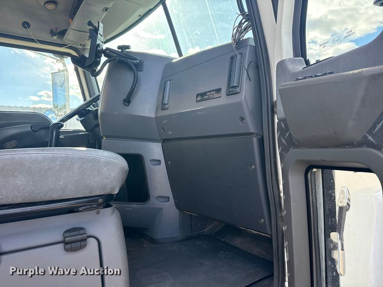 image for item EG1988 2011 Mack CHU613 vacuum truck