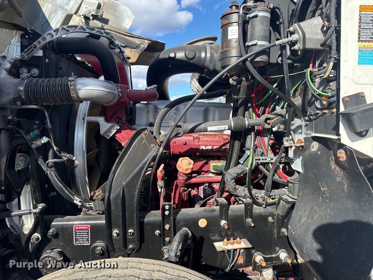 image for item EG1988 2011 Mack CHU613 vacuum truck