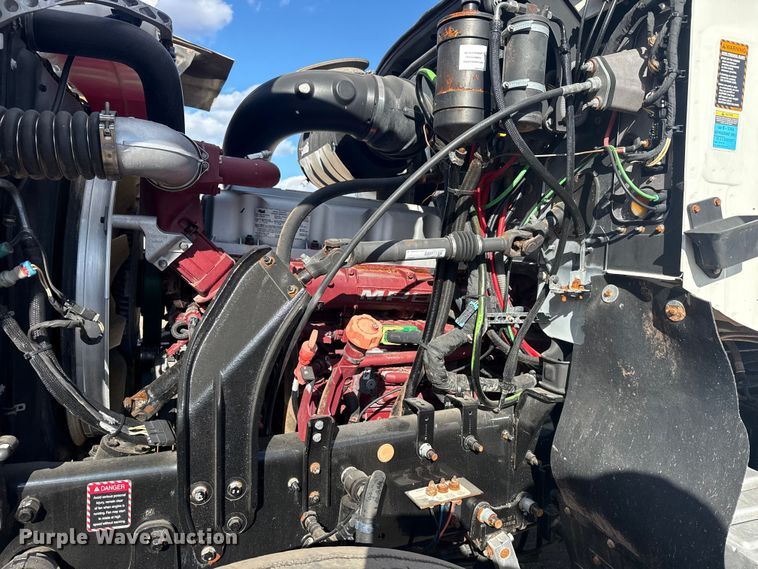 image for item EG1988 2011 Mack CHU613 vacuum truck