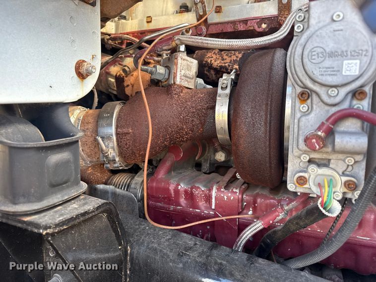 image for item EG1988 2011 Mack CHU613 vacuum truck