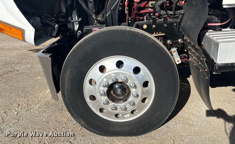 image for item EG1988 2011 Mack CHU613 vacuum truck