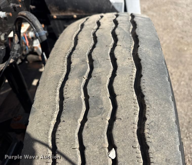 image for item EG1988 2011 Mack CHU613 vacuum truck