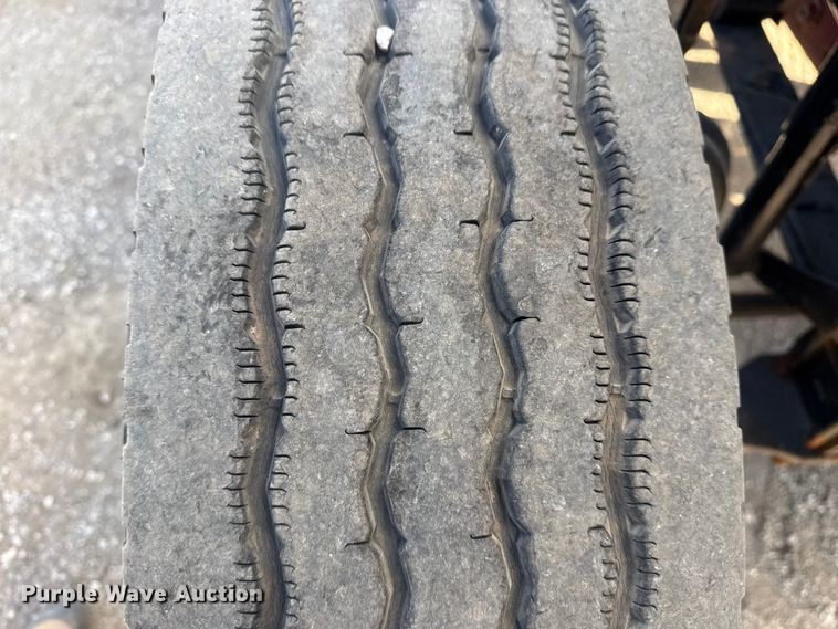 image for item EG1988 2011 Mack CHU613 vacuum truck