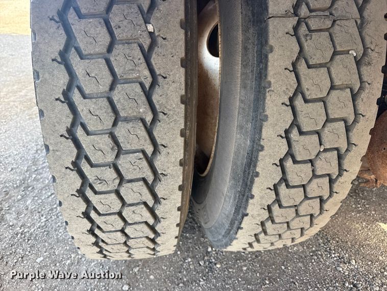 image for item EG1988 2011 Mack CHU613 vacuum truck