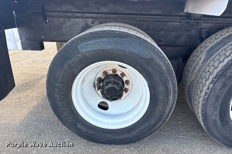 image for item EG1988 2011 Mack CHU613 vacuum truck