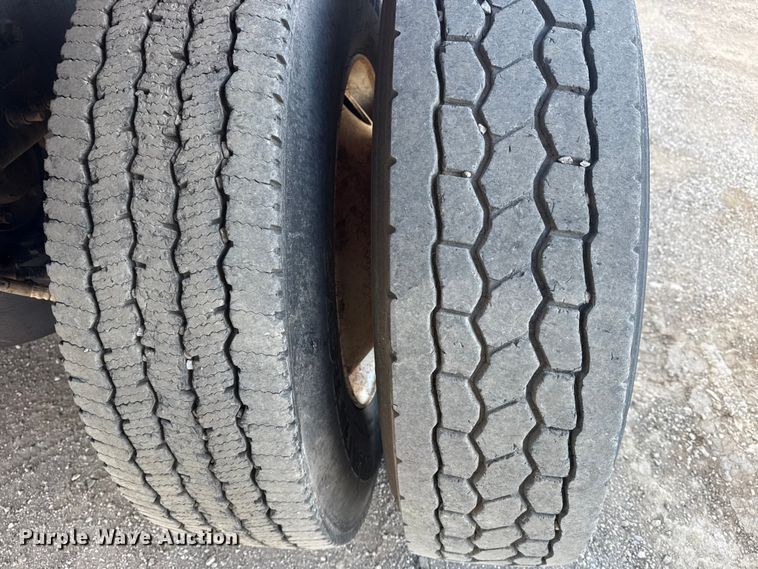 image for item EG1988 2011 Mack CHU613 vacuum truck