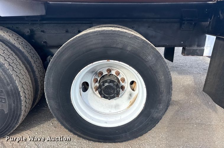 image for item EG1988 2011 Mack CHU613 vacuum truck