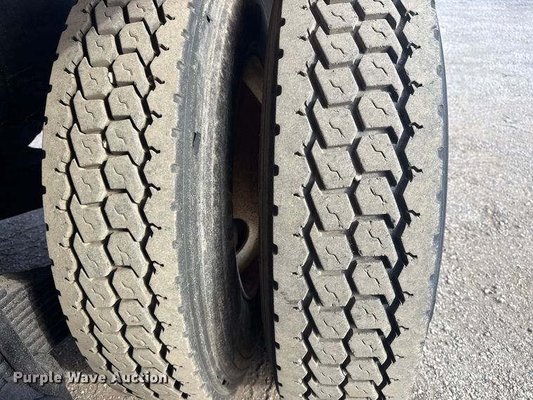 image for item EG1988 2011 Mack CHU613 vacuum truck