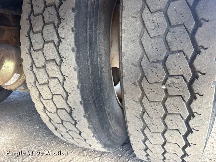 image for item EG1988 2011 Mack CHU613 vacuum truck