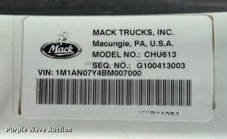 image for item EG1988 2011 Mack CHU613 vacuum truck