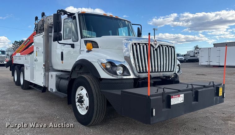 image for item EG1989 2010 International 7400 crane truck