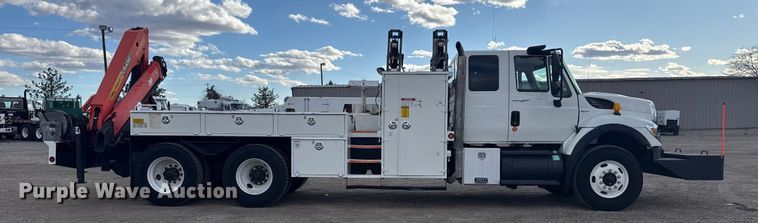 image for item EG1989 2010 International 7400 crane truck