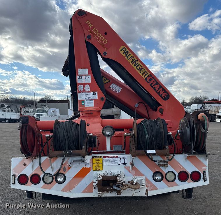 image for item EG1989 2010 International 7400 crane truck