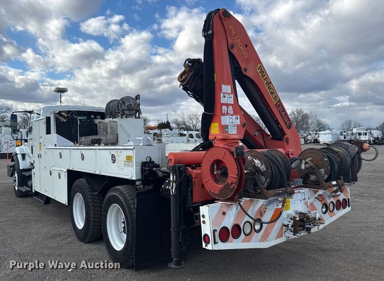 image for item EG1989 2010 International 7400 crane truck