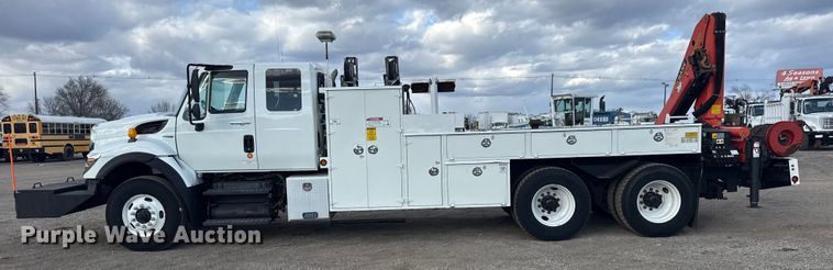 image for item EG1989 2010 International 7400 crane truck