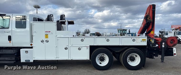 image for item EG1989 2010 International 7400 crane truck