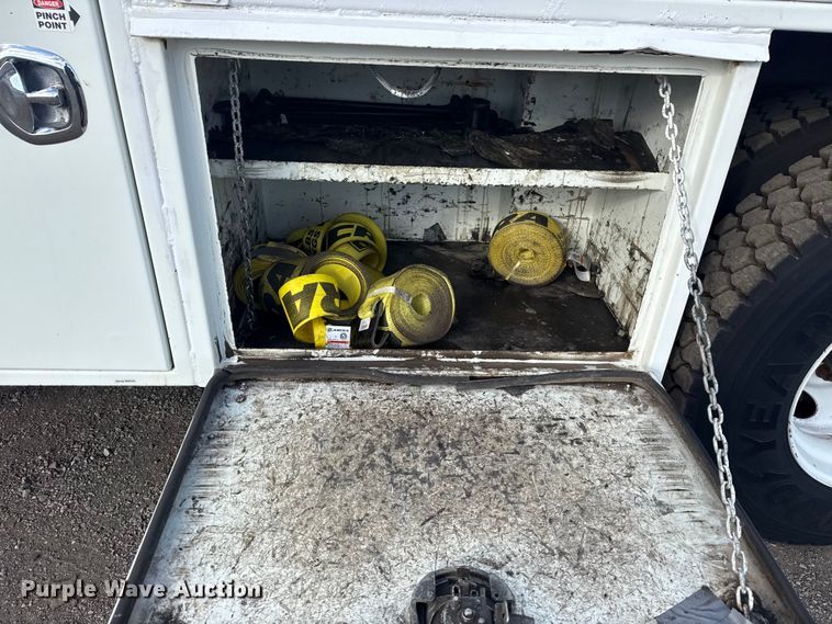 image for item EG1989 2010 International 7400 crane truck