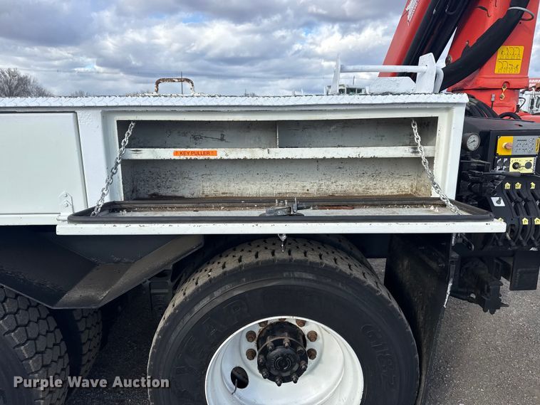 image for item EG1989 2010 International 7400 crane truck