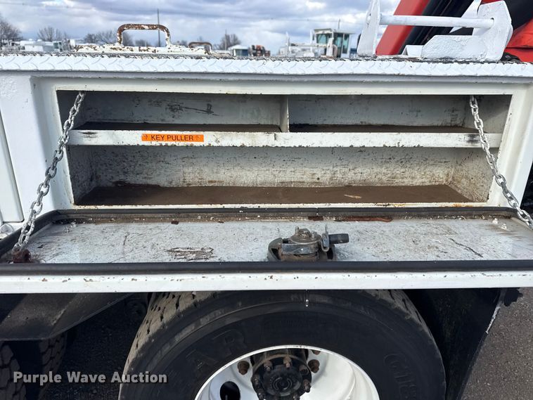 image for item EG1989 2010 International 7400 crane truck