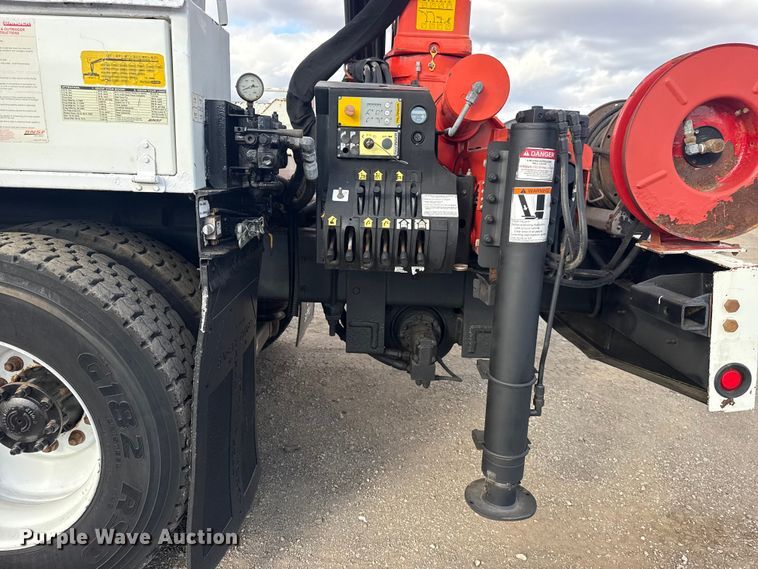 image for item EG1989 2010 International 7400 crane truck