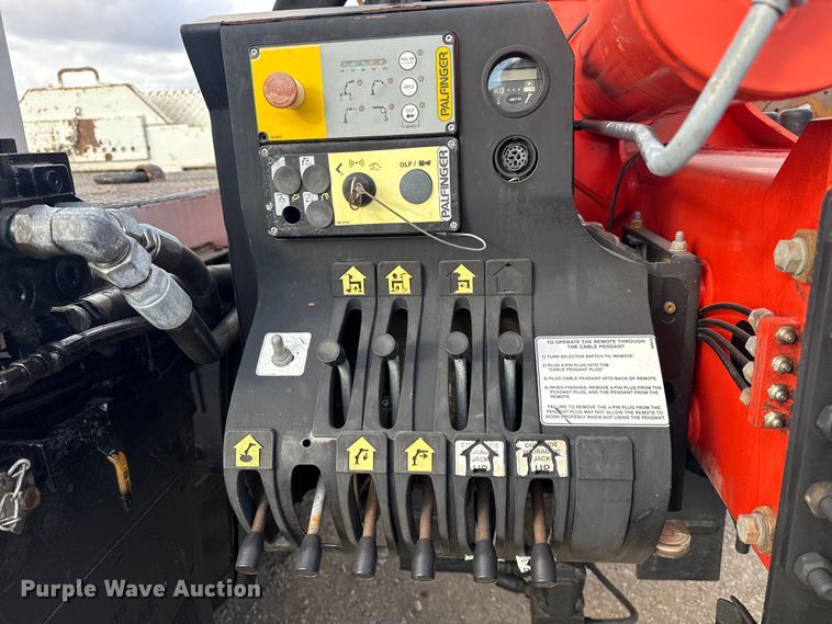 image for item EG1989 2010 International 7400 crane truck