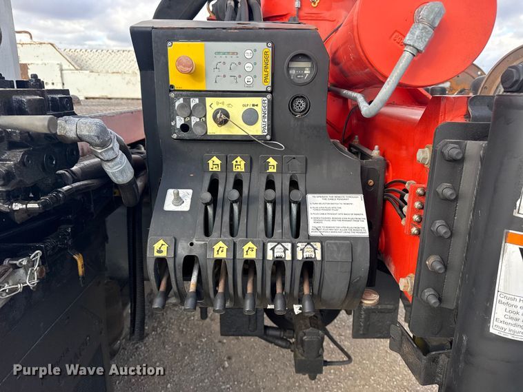 image for item EG1989 2010 International 7400 crane truck