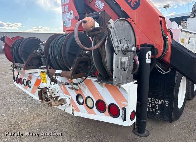 image for item EG1989 2010 International 7400 crane truck