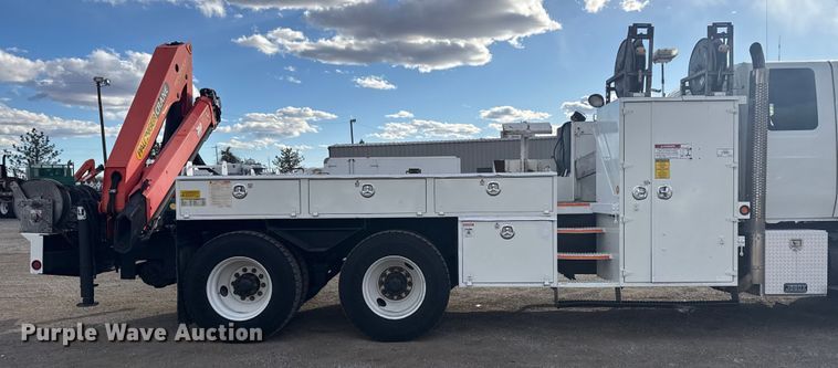 image for item EG1989 2010 International 7400 crane truck
