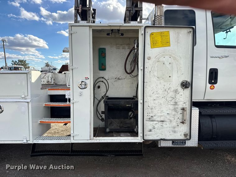 image for item EG1989 2010 International 7400 crane truck