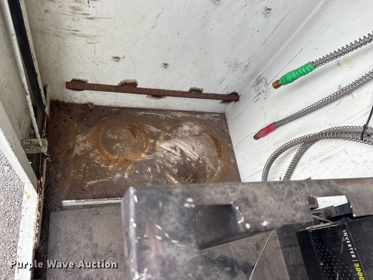 image for item EG1989 2010 International 7400 crane truck