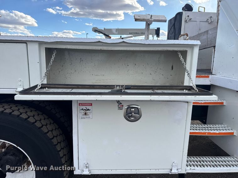 image for item EG1989 2010 International 7400 crane truck