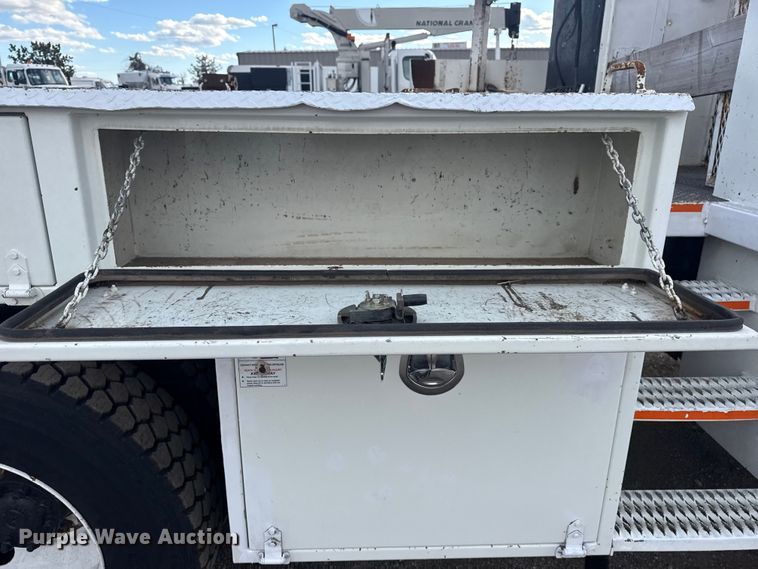 image for item EG1989 2010 International 7400 crane truck