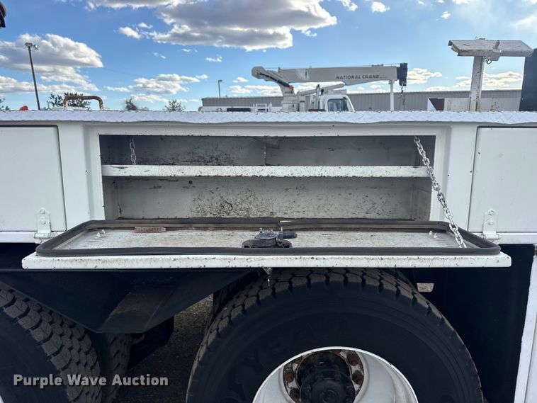 image for item EG1989 2010 International 7400 crane truck