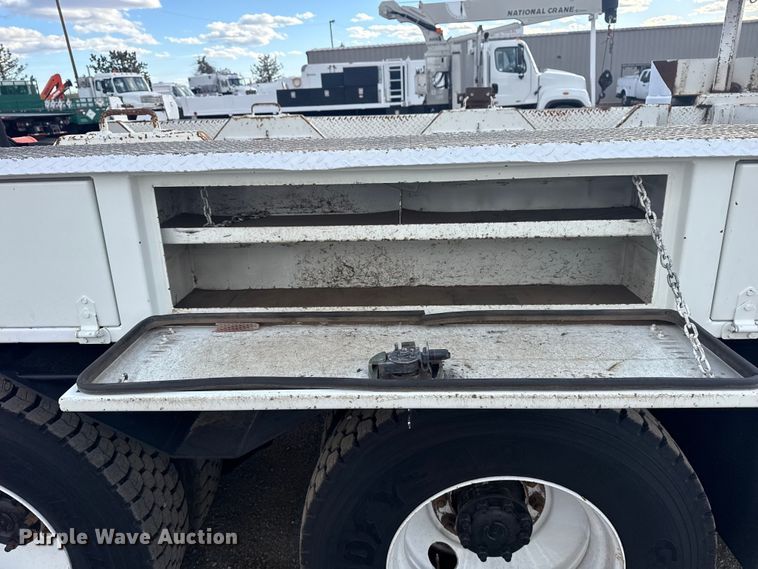 image for item EG1989 2010 International 7400 crane truck