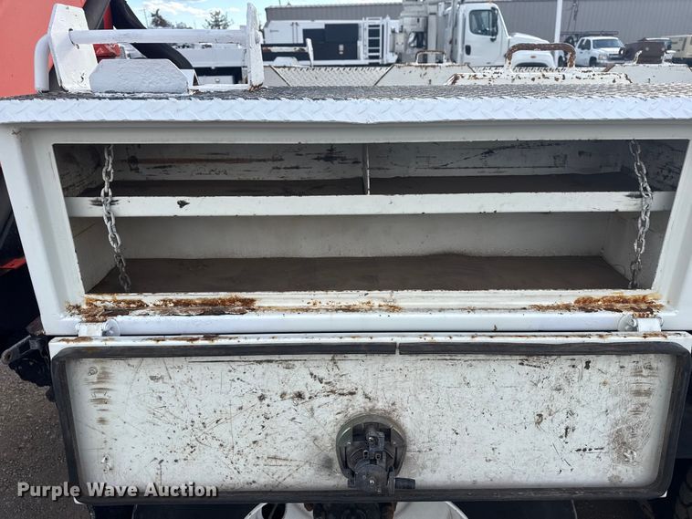 image for item EG1989 2010 International 7400 crane truck