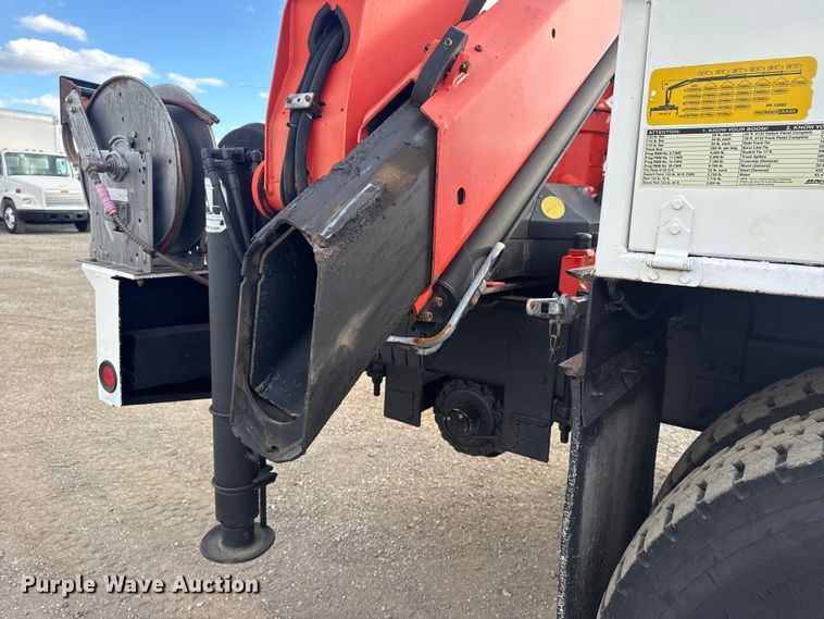 image for item EG1989 2010 International 7400 crane truck