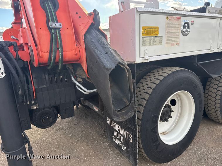 image for item EG1989 2010 International 7400 crane truck