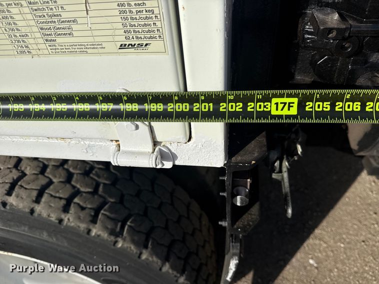 image for item EG1989 2010 International 7400 crane truck