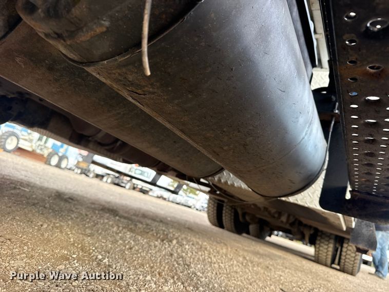 image for item EG1989 2010 International 7400 crane truck