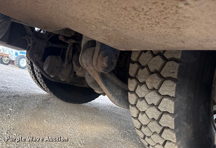 image for item EG1989 2010 International 7400 crane truck