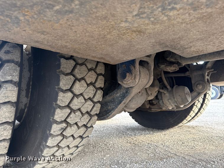 image for item EG1989 2010 International 7400 crane truck