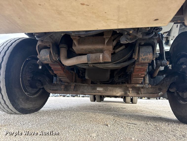 image for item EG1989 2010 International 7400 crane truck