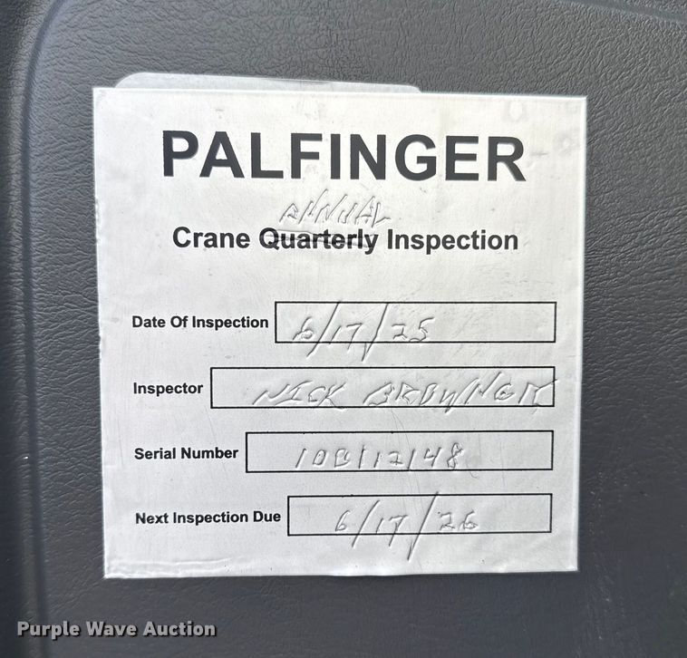 image for item EG1989 2010 International 7400 crane truck