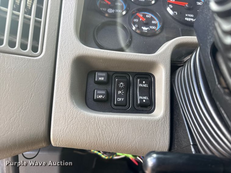 image for item EG1989 2010 International 7400 crane truck