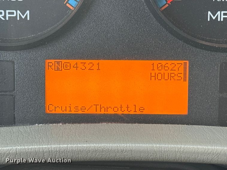 image for item EG1989 2010 International 7400 crane truck