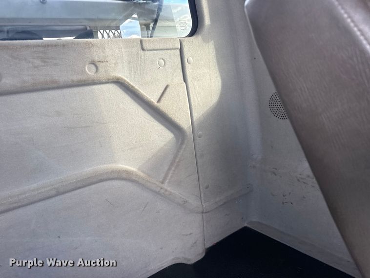 image for item EG1989 2010 International 7400 crane truck